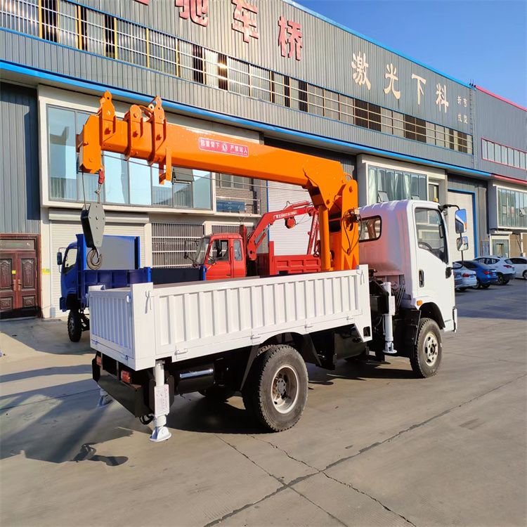 简阳市三轮随车吊定制 农用改装机自备吊中瑞长期出售